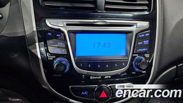 Hyundai Accent 2012 — photo 15