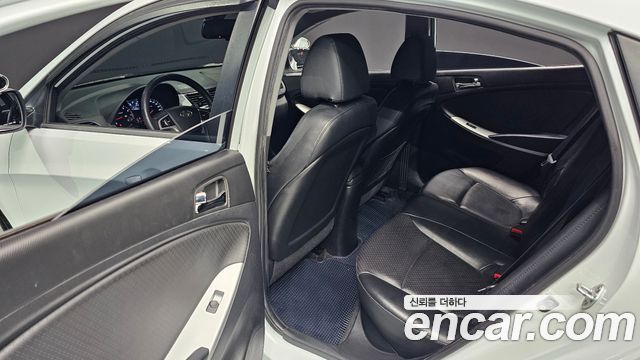 Hyundai Accent 2012 — photo 18