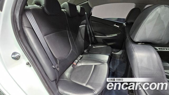 Hyundai Accent 2012 — photo 19