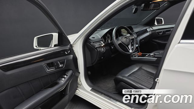 Mercedes-Benz E-Class 2014 — photo 10