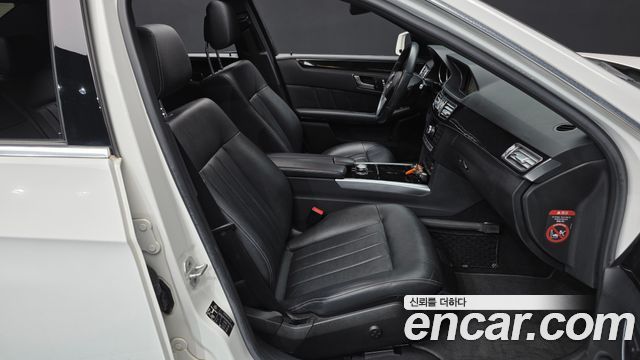 Mercedes-Benz E-Class 2014 — photo 11