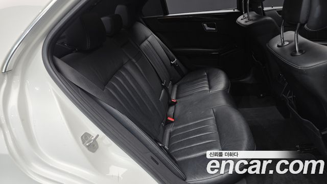 Mercedes-Benz E-Class 2014 — photo 12
