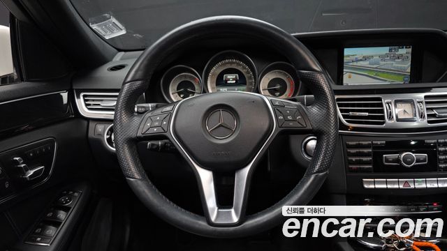 Mercedes-Benz E-Class 2014 — photo 13