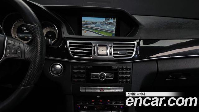 Mercedes-Benz E-Class 2014 — photo 14