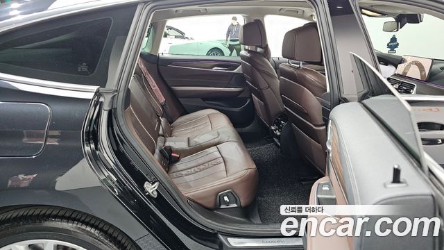 BMW Gran Turismo 2023 — photo 12