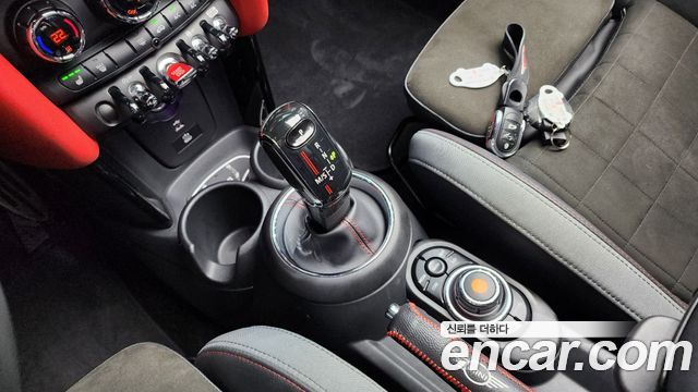 Mini Cooper Convertible 2020 — photo 9