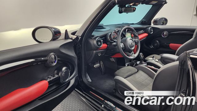 Mini Cooper Convertible 2020 — photo 10