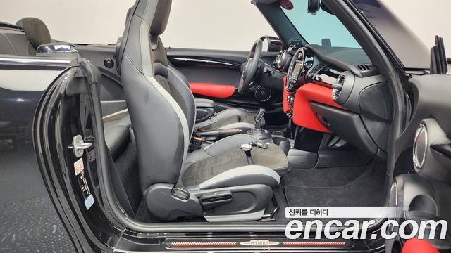 Mini Cooper Convertible 2020 — photo 11
