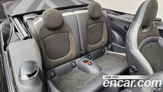 Mini Cooper Convertible 2020 — photo 12
