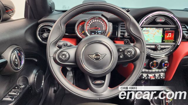 Mini Cooper Convertible 2020 — photo 13