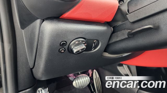 Mini Cooper Convertible 2020 — photo 14