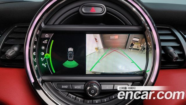 Mini Cooper Convertible 2020 — photo 16