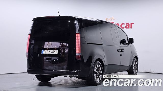 Hyundai Staria 2022 — photo 2