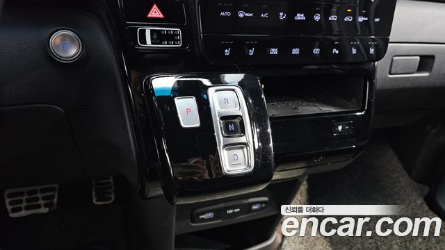 Hyundai Staria 2022 — photo 9