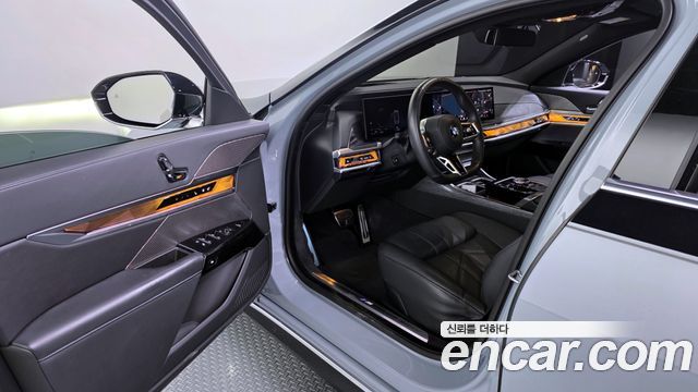 BMW 7-Series 2024 — photo 10