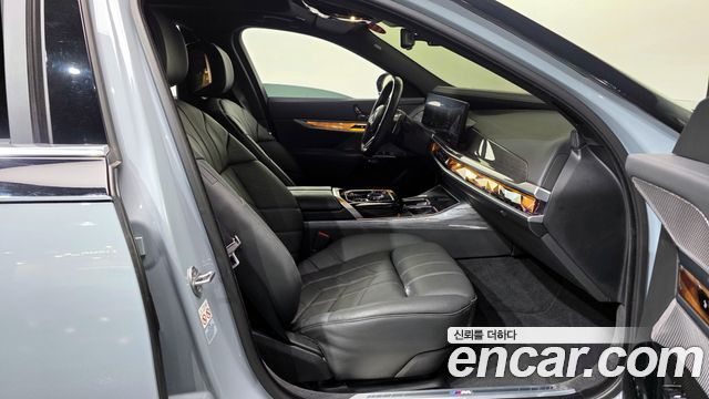 BMW 7-Series 2024 — photo 11