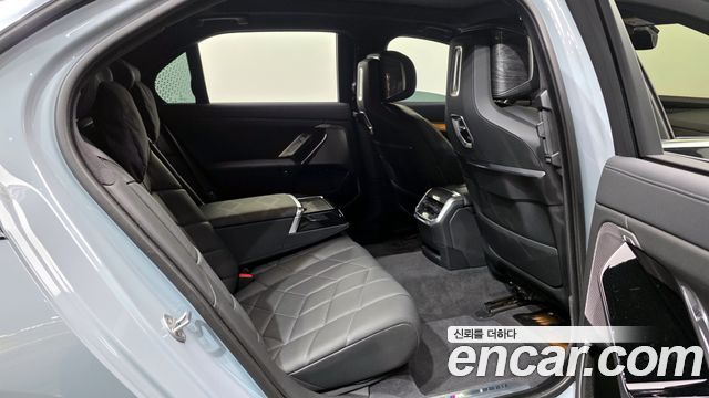 BMW 7-Series 2024 — photo 12