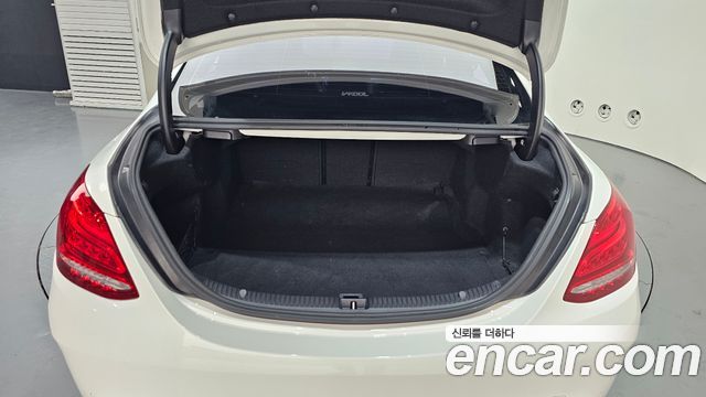 Mercedes-Benz C-Class 2017 — photo 20