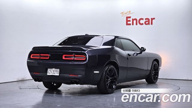 Dodge Challenger 2018 — photo 2