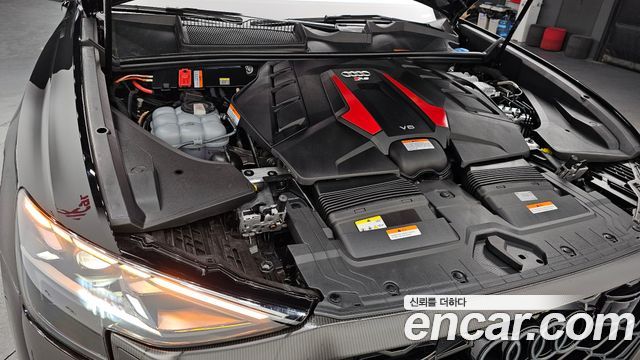 Audi RSQ8 2025 — photo 6