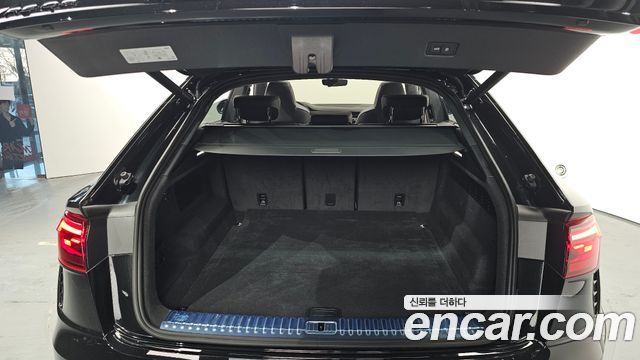 Audi RSQ8 2025 — photo 19