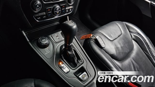 Jeep Cherokee 2019 — photo 9