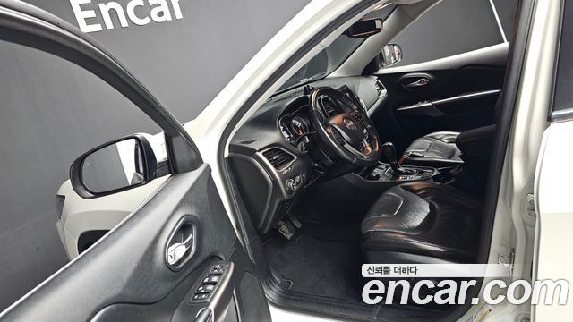 Jeep Cherokee 2019 — photo 10