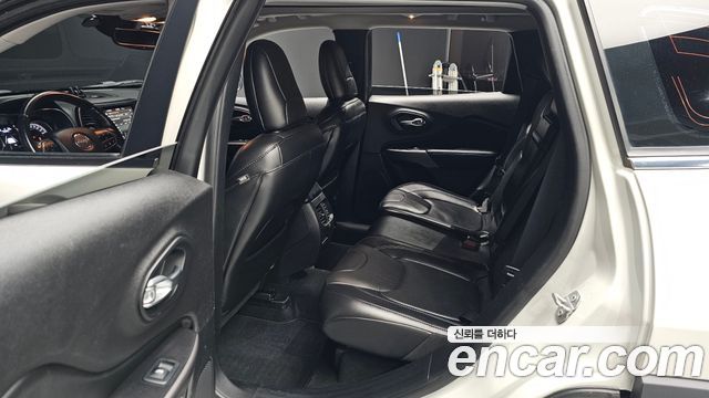 Jeep Cherokee 2019 — photo 11