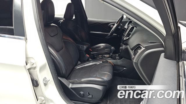 Jeep Cherokee 2019 — photo 12