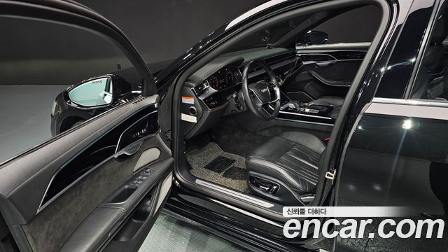 Audi A8 2021 — photo 11