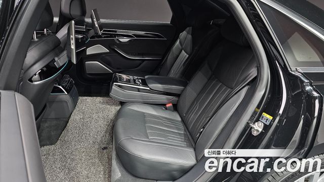 Audi A8 2021 — photo 12