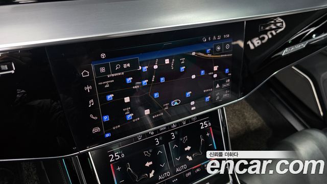 Audi A8 2021 — photo 15
