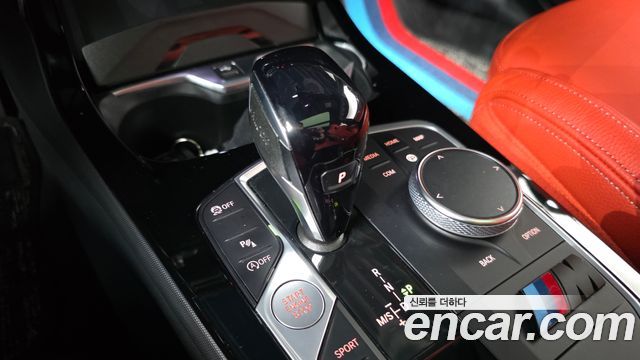 BMW 1-Series 2022 — photo 9