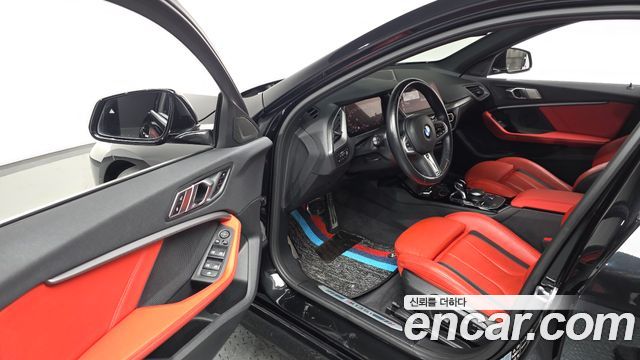 BMW 1-Series 2022 — photo 11