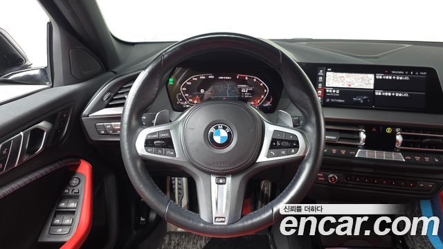 BMW 1-Series 2022 — photo 13