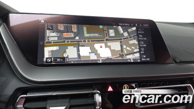 BMW 1-Series 2022 — photo 14