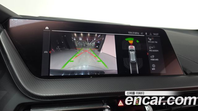 BMW 1-Series 2022 — photo 15