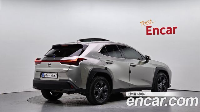 Lexus UX 2026 — photo 2