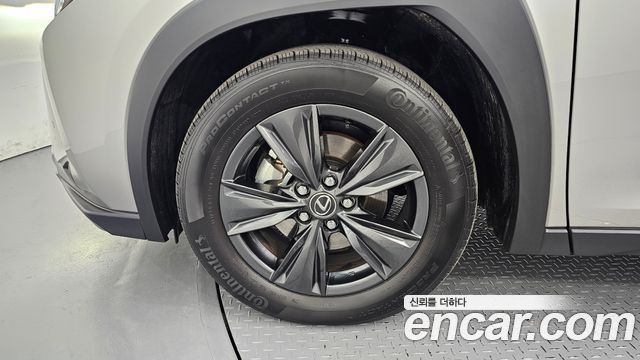 Lexus UX 2026 — photo 5