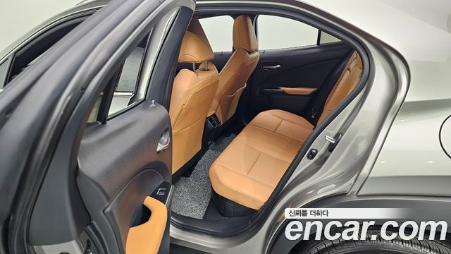 Lexus UX 2026 — photo 10