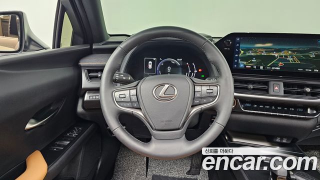 Lexus UX 2026 — photo 13