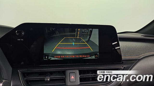 Lexus UX 2026 — photo 15
