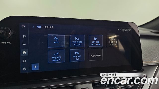 Lexus UX 2026 — photo 16