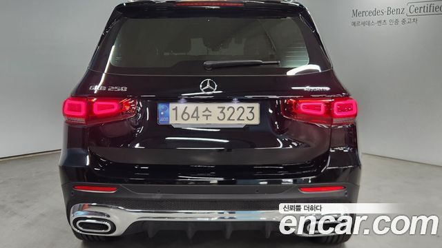 Mercedes-Benz GLB-Class 2023 — photo 4