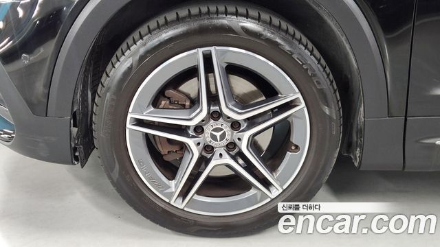 Mercedes-Benz GLB-Class 2023 — photo 5
