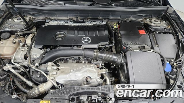 Mercedes-Benz GLB-Class 2023 — photo 6