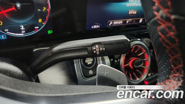 Mercedes-Benz GLB-Class 2023 — photo 9