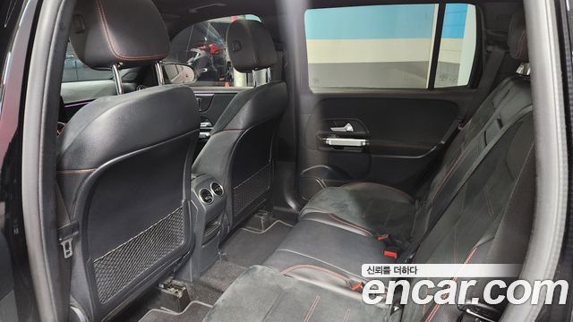 Mercedes-Benz GLB-Class 2023 — photo 10
