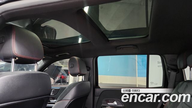 Mercedes-Benz GLB-Class 2023 — photo 11