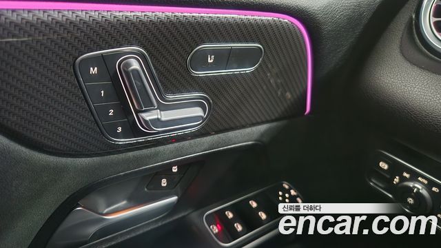 Mercedes-Benz GLB-Class 2023 — photo 13